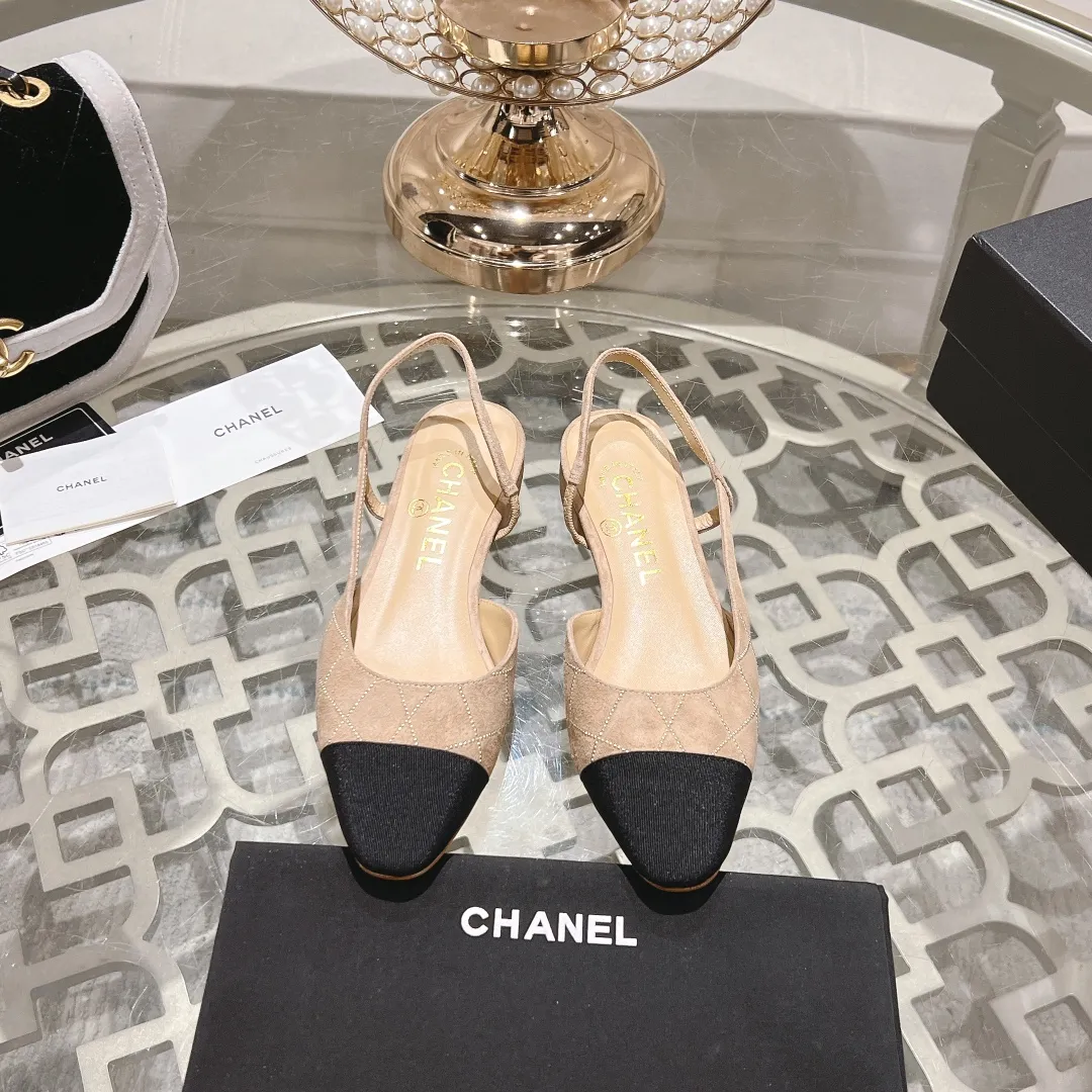 👟👟Ex-factory price 540👟👟 CHANEL Xiangjia 25vs spring and summer new fashion sandals series... Chanel is a very comprehensive noble fashion lifestyle brand. The same models are sold by major fashion bloggers and celebrities in Hong Kong, the United States, and other countries. They are simply beautiful. I fall in love with elegance and the playful sense of the future. I want to own them right away just by looking at them. But you can really think about a pair of exquisite high heels. This series is specially designed for extraordinary and indifferent ladies to create a unique overall effect. CHANEL designs products that inspire women to move forward and highlight their charm... 1️⃣Material: original customized high mercerized sheepskin 2️⃣Inner lining: original customized imported sheepskin 3️⃣Feet: original customized imported sheepskin 4️⃣Outsole: genuine leather sole imported from Italy 5️⃣Heel height: 2.5cm/6.5cm/9cm 6️⃣Number: 34-43 (34.40.41.42.43 customized is not returnable) 7️⃣Packaging: The latest and exquisite full set of packaging at the counter